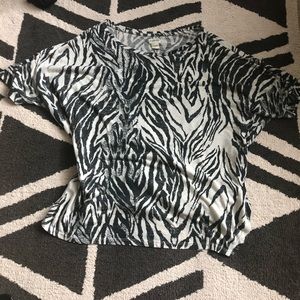 Flowy Zebra Tee